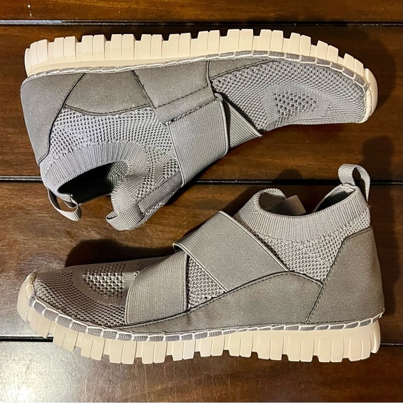 Yellow Box Acee Slip-On Sneakers – Women’s Size 7.5 - Picture 3 of 9